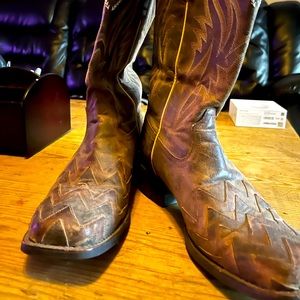 Arita Women’s Boot 9 1/2. Slightly used but in good condition.